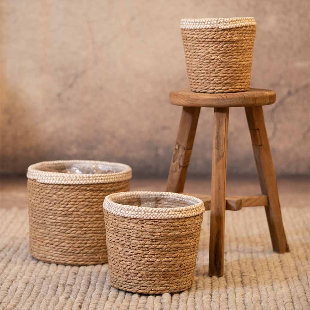 Leavy White Border Straight Rattan Basket