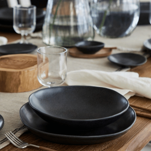 Livia Matt Black Dinner Plate