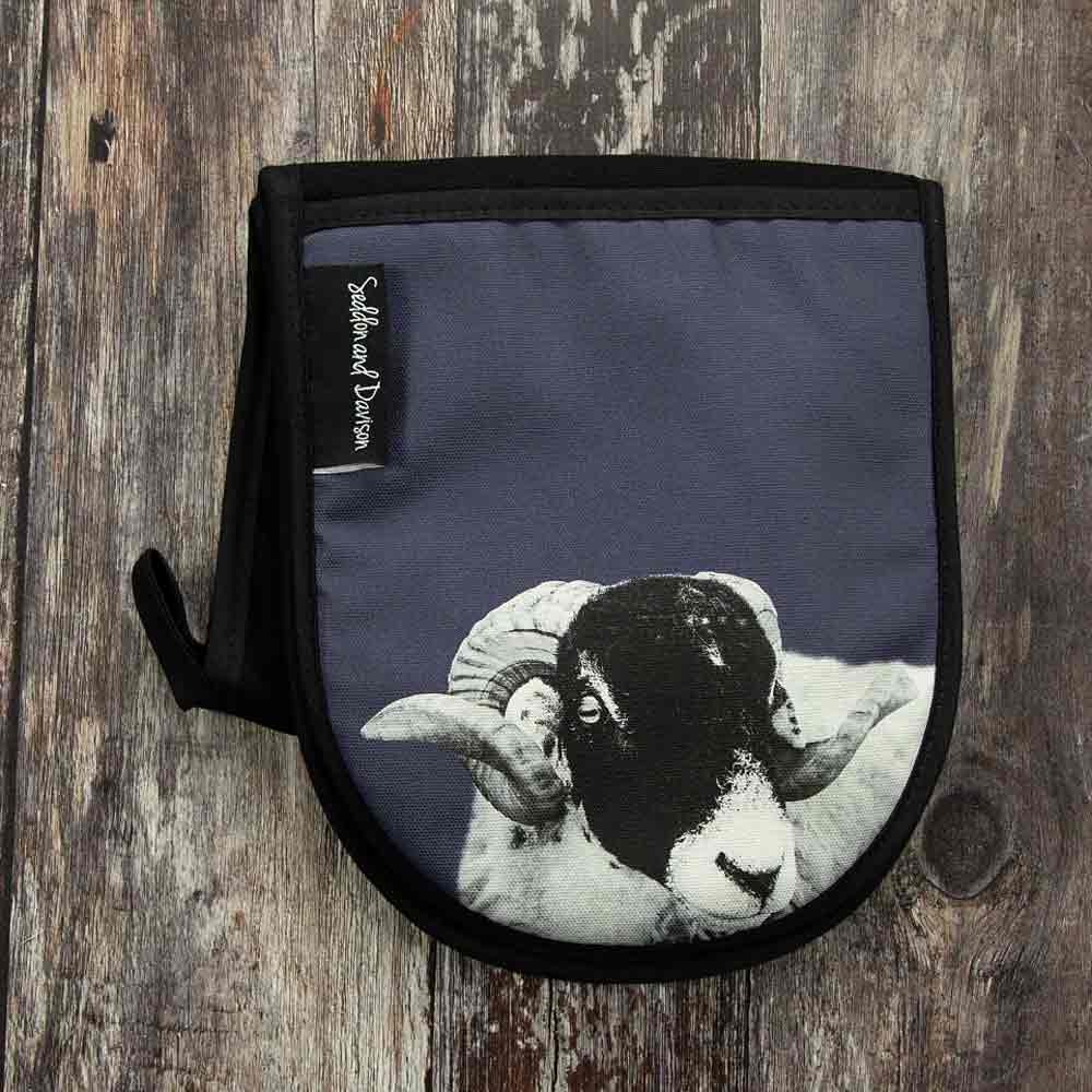 Swaledale Sheep Oven Gloves - Blackberry
