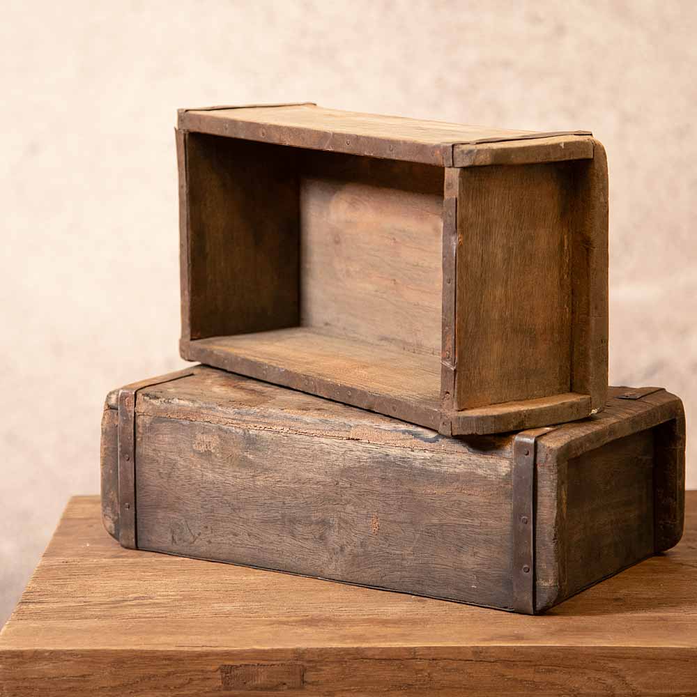 Yelda Rustic Wooden Brick Mould