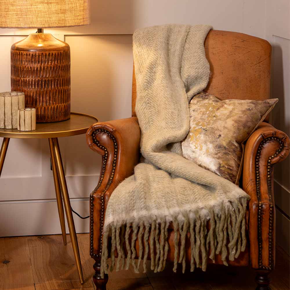 Essia Throw - Off-White / Warm Ivory