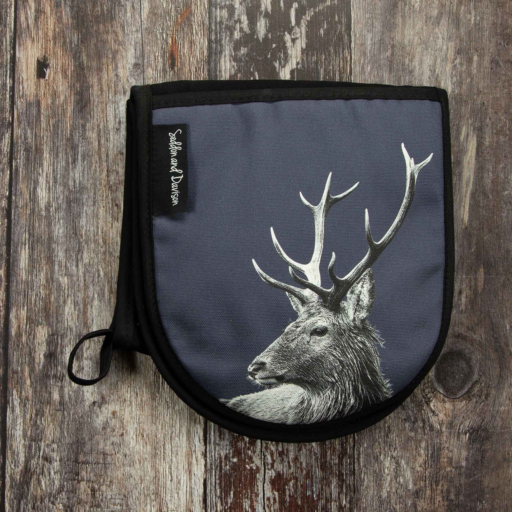 Highland Stag Oven Gloves - Blackberry