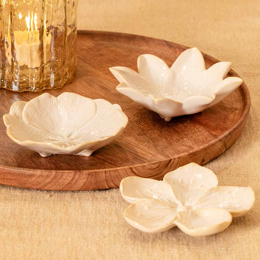 Liya Petal Bowl in White