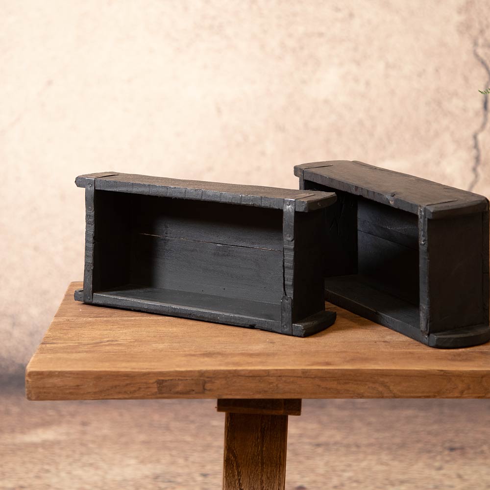 Old Brick Mould - Antique Black