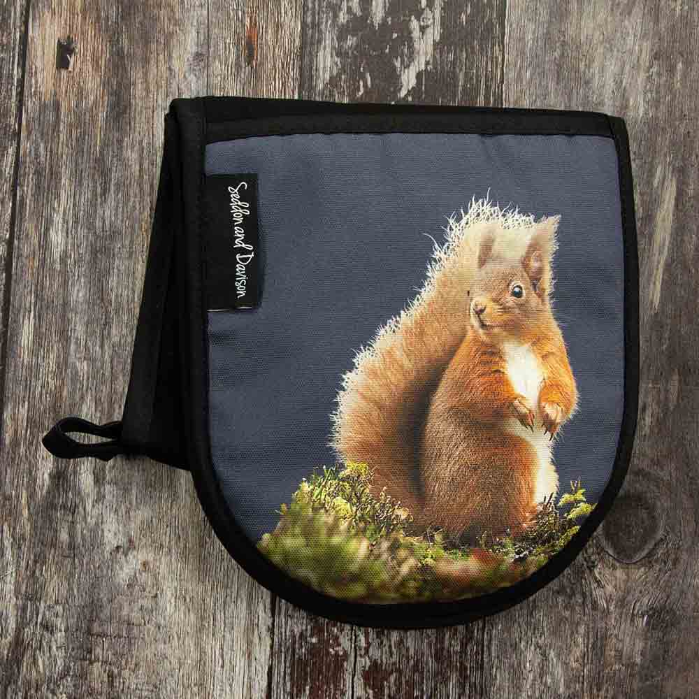 Red Squirrel Oven Gloves - Blackberry