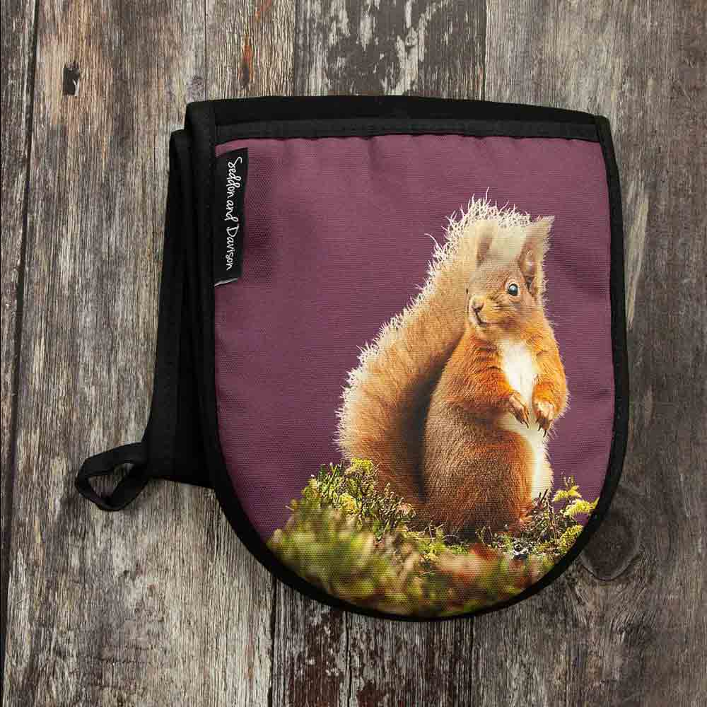 Red Squirrel Oven Gloves - Mulberry