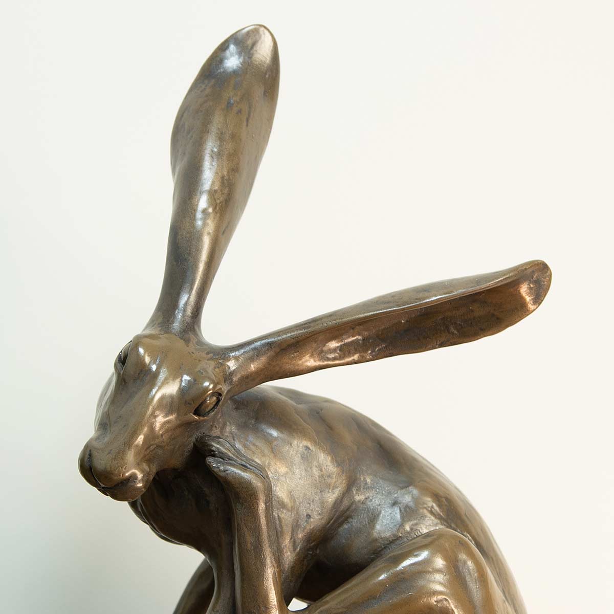 Scratching Hare bronze resin sculpture handmade in the UK – close up of face
