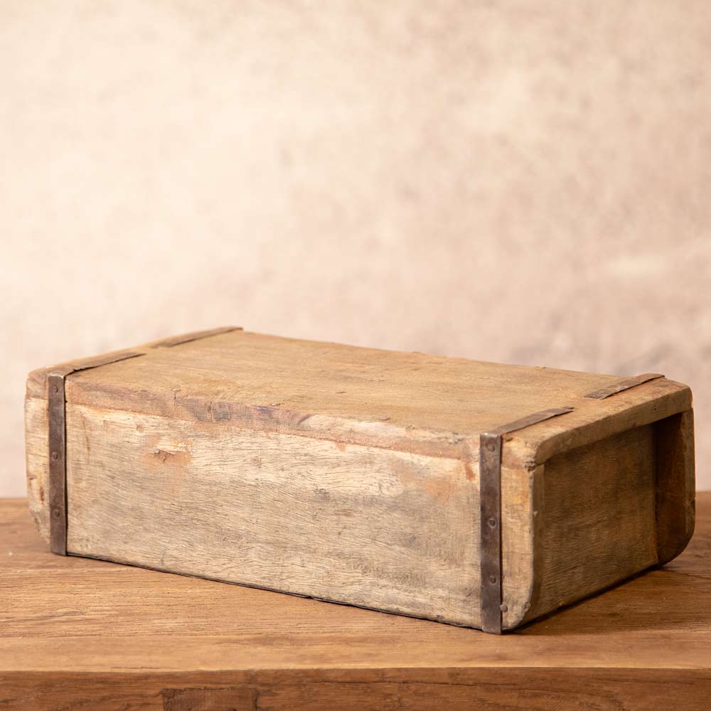Yelda Rustic Wooden Brick Mould