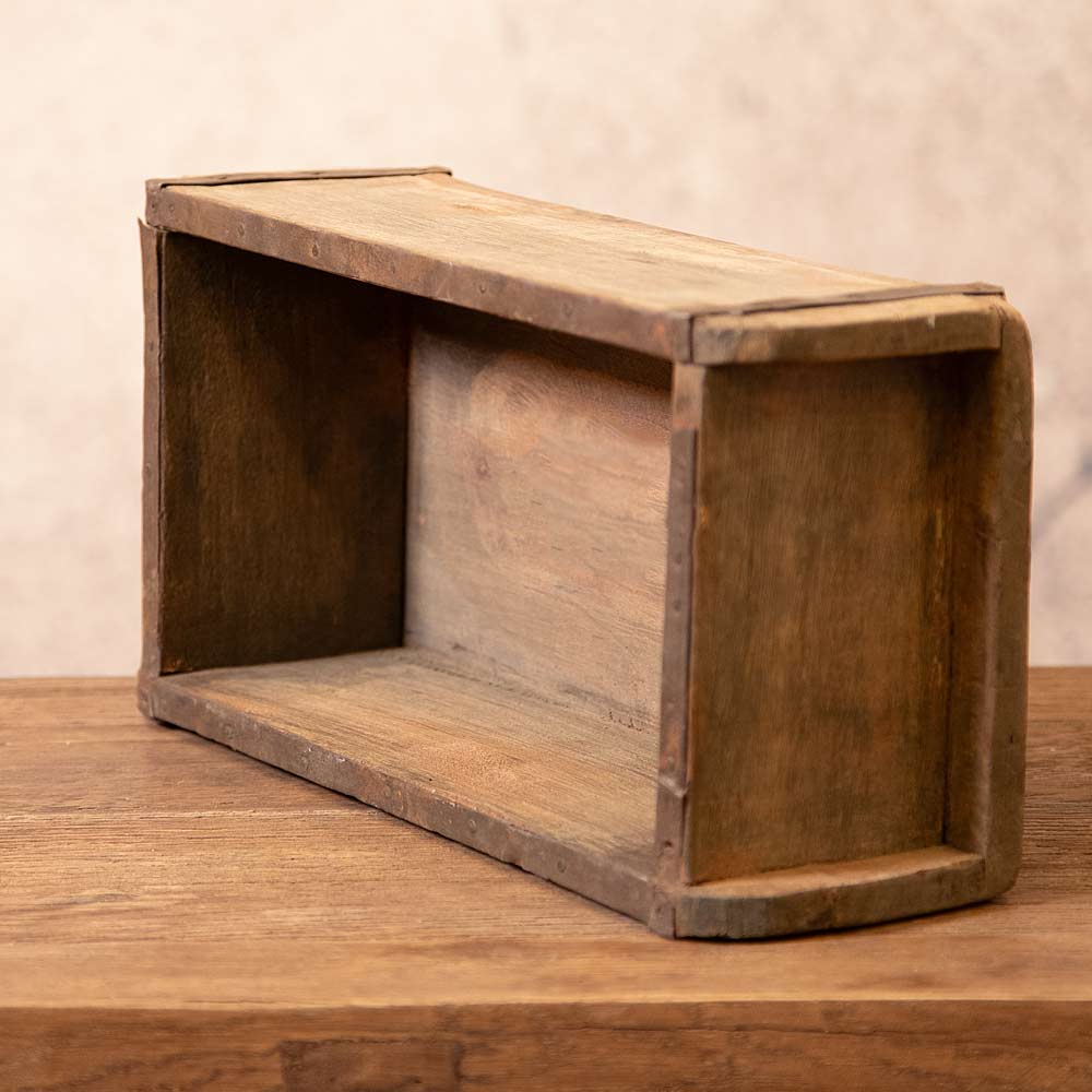 Yelda Rustic Wooden Brick Mould
