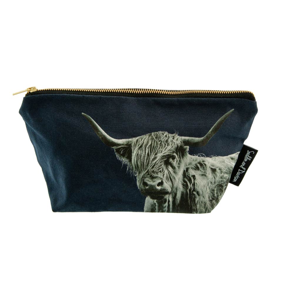 Shaggy Highland Cow Wash Bag - Blackberry